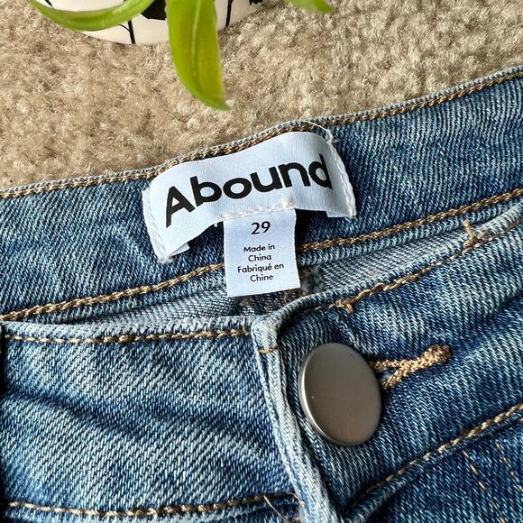 NWT Abound Mom Jean Button-Fly Light Stone Wash Distressed 90s Jeans Size 29 - Picture 9 of 16